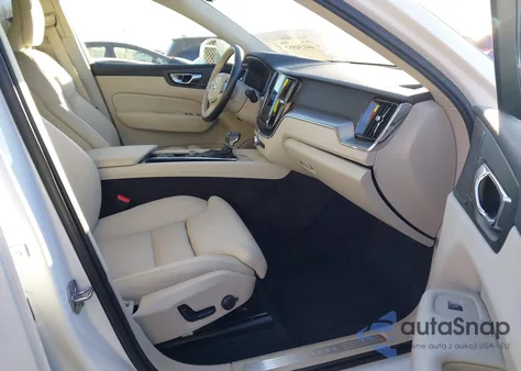 2019 Volvo Xc60 T5 Momentum z USA, uszkodzony, nr VIN LYV102RK1KB350585